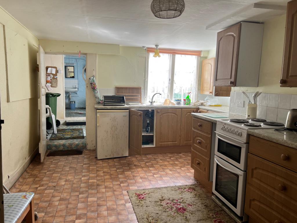 Lot: 48 - TWO PROPERTIES FOR UPDATING WITHIN THE HEART OF POPULAR COASTAL TOWN - Tremel kitchen dining room